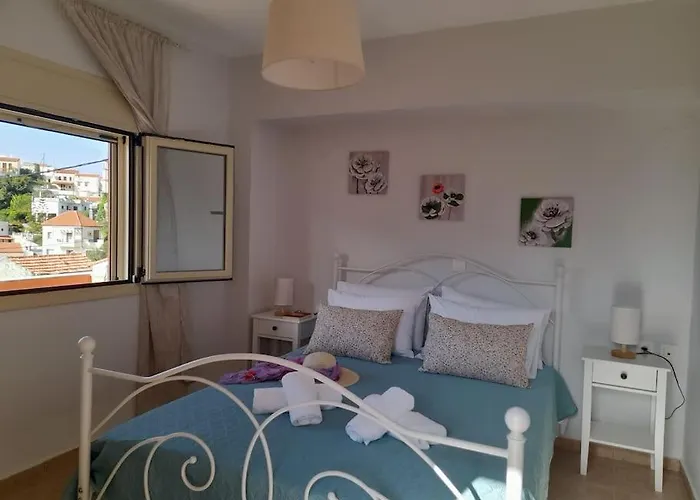 Thea\'S Country House