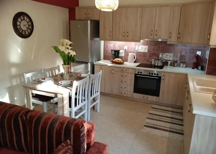 Thea\'S Country House